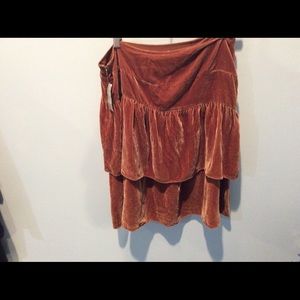 ☔️DKNY velvet skirt. NWT.